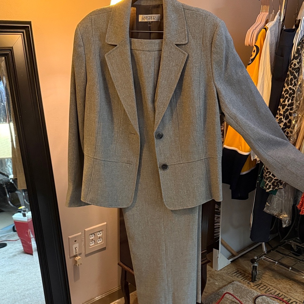 Kasper Classic Gray Women's Suit Set